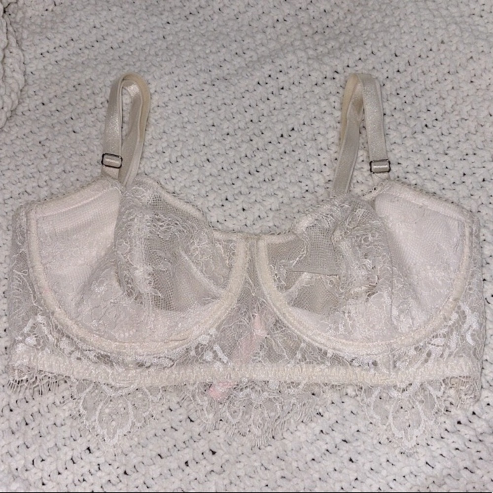 Victoria’s Secret White Lace Bustier Style Bra 32DD/E